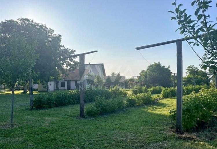 Stapar – Porodična kuća 143m², plac 1.297m²