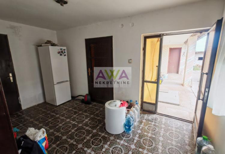 Bački Breg – kuća 128 m², plac 26 ari, pomoćni objekat – 25.000 €
