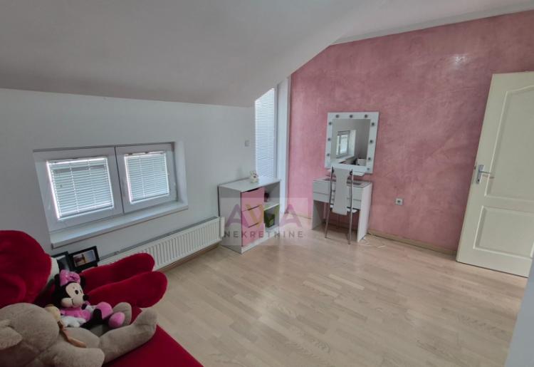 Sombor – Josićko naselje, kuća 189 m² sa dve stambene jedinice