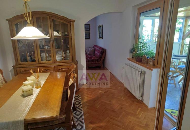 Apatin – prostran trosoban stan 124 m², I sprat, renoviran i namešten