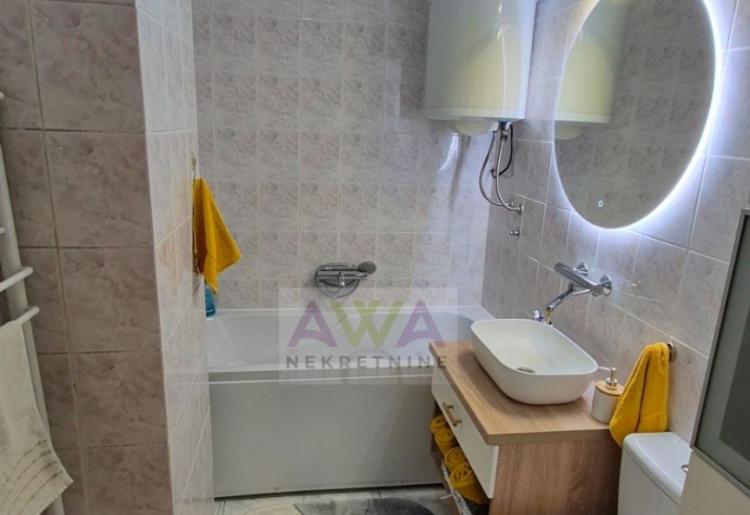 Apatin – prostran trosoban stan 124 m², I sprat, renoviran i namešten