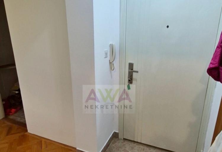 Apatin – prostran trosoban stan 124 m², I sprat, renoviran i namešten