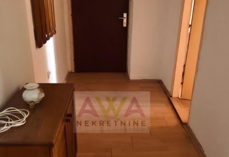 Apatin – trosoban stan 64 m² u prizemlju, blizu centra