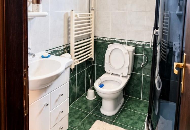 KOLUT – PROSTRANA PORODIČNA KUĆA NA 1.231 m² ZEMLJIŠTA