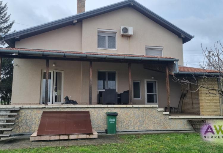 KOLUT – PROSTRANA PORODIČNA KUĆA NA 1.231 m² ZEMLJIŠTA