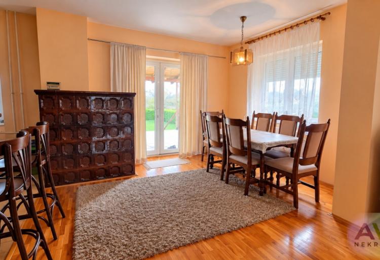 KOLUT – PROSTRANA PORODIČNA KUĆA NA 1.231 m² ZEMLJIŠTA
