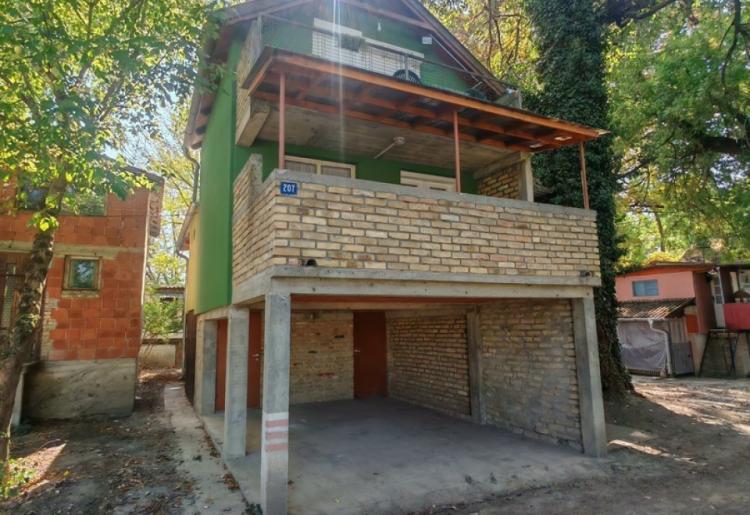 BEZDAN – BARAČKA | PRVI RED DO DUNAVCA