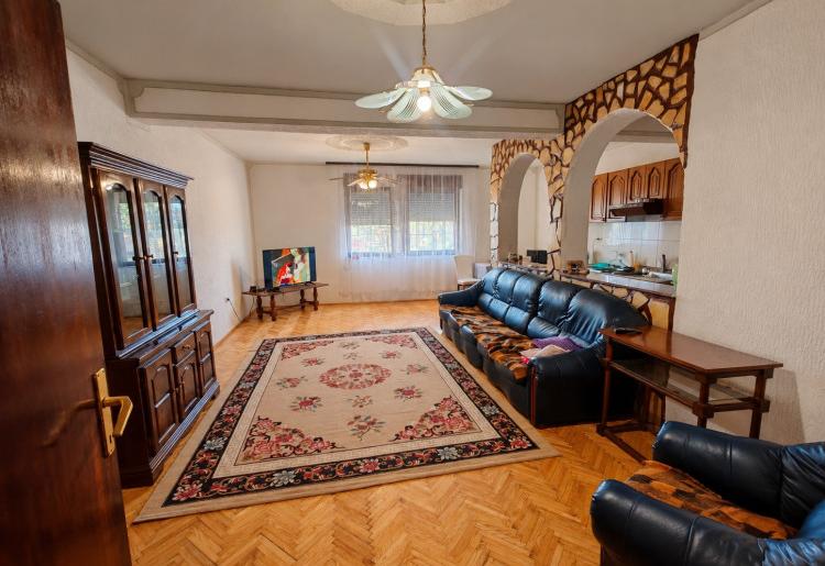 STAPAR – 190 m² | plac 756 m² | 57.000 €