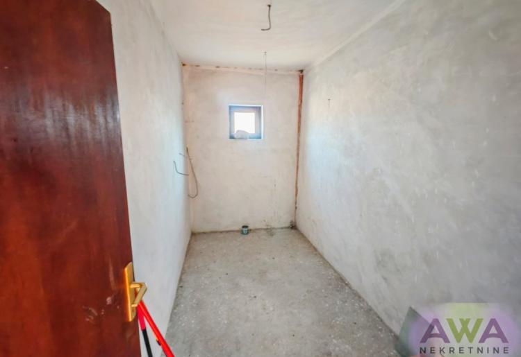 STAPAR – 190 m² | plac 756 m² | 57.000 €