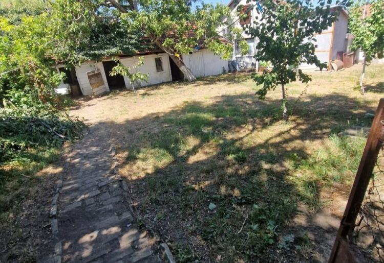 Sombor – spratna kuća 200 m² na placu od 6,7 ari