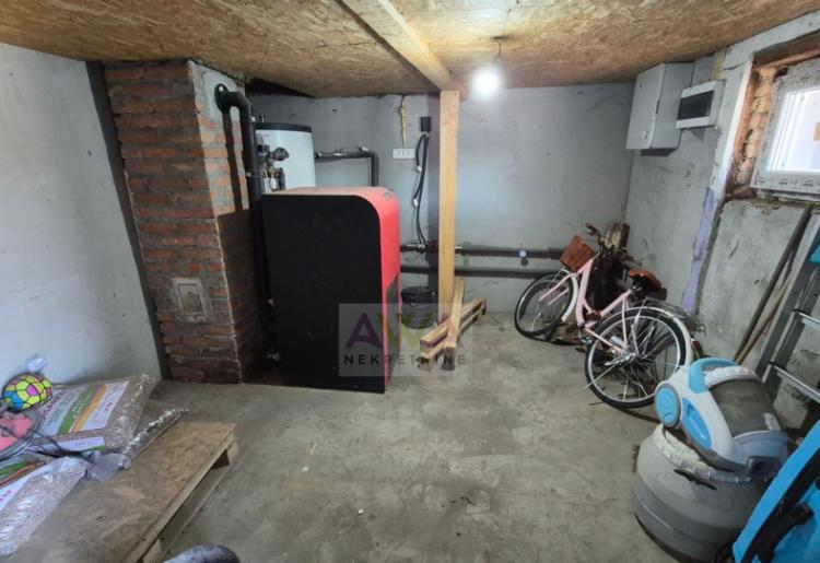 Sombor – renoviran etažirani stan 72 m² sa dvorištem i pomoćnim objektima