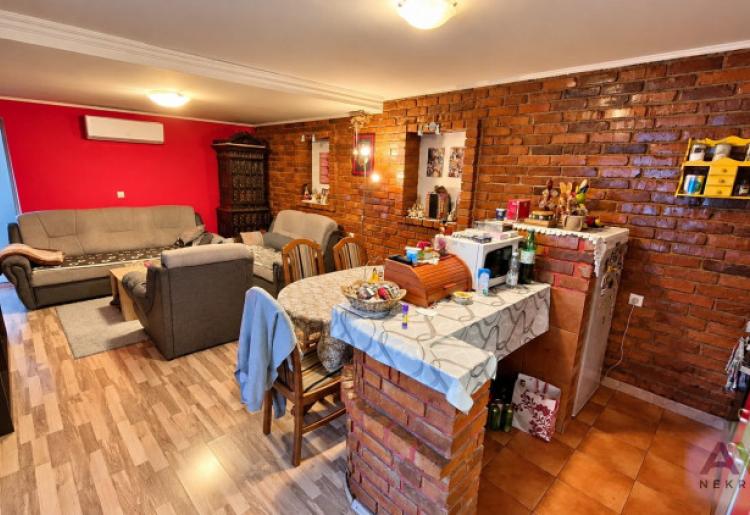 Sombor, MZ Crvenka – renovirana porodična kuća na placu 749 m²