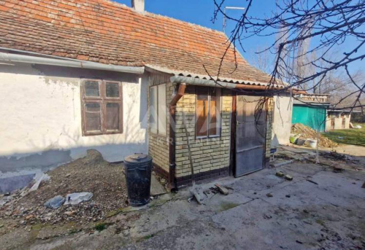 Stanišić – kuća 85 m² sa placem 626 m² | 12.000 €