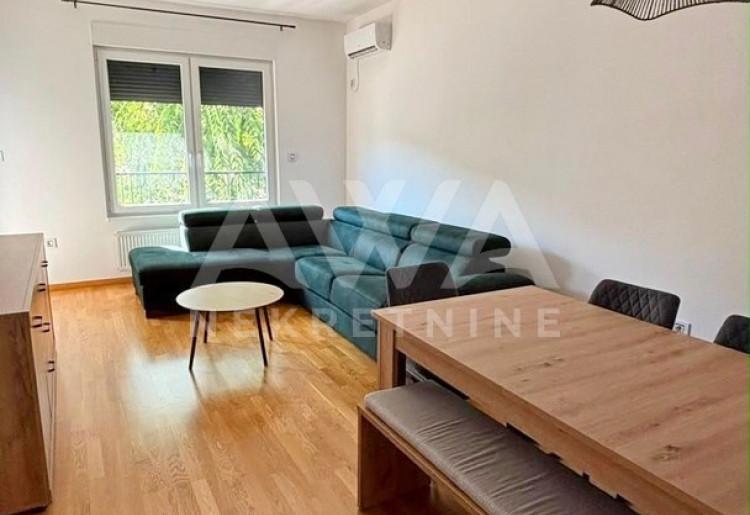 Sombor Centar– namešten dvosoban stan 54 m² u novogradnji, prvi sprat