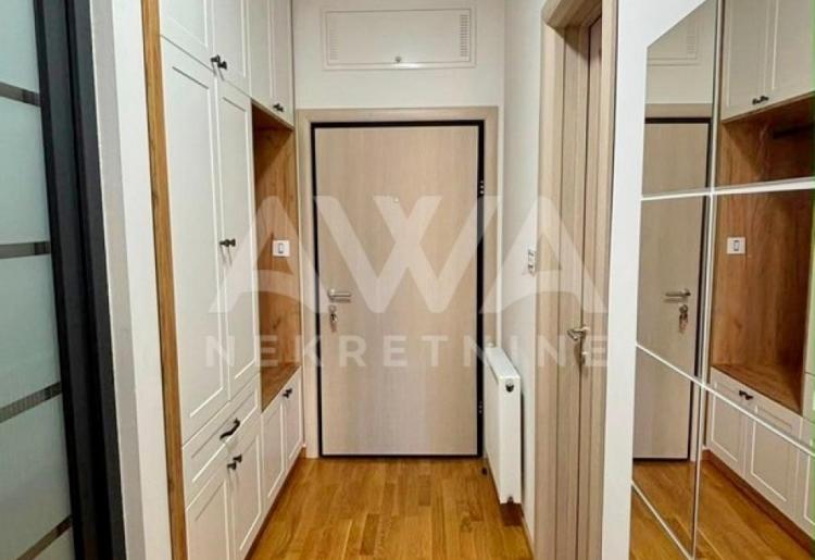 Sombor Centar– namešten dvosoban stan 54 m² u novogradnji, prvi sprat