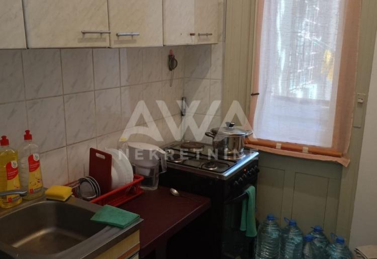 Prigrevica – dvorišni stan 102 m² sa poslovnim prostorom u centru