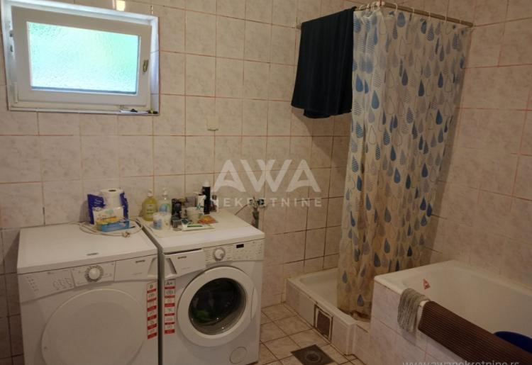 Prigrevica – dvorišni stan 102 m² sa poslovnim prostorom u centru