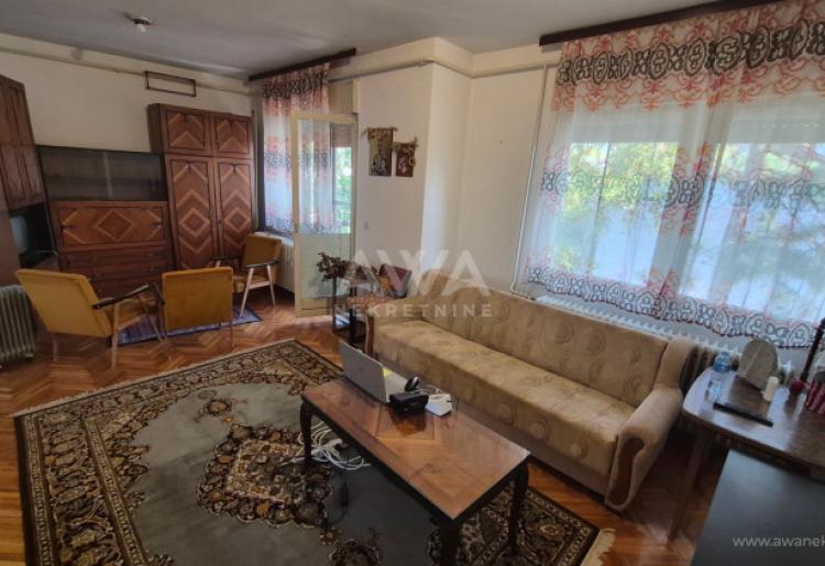 Izdavanje. Dvosoban stan 59m2 na prvom spratu.