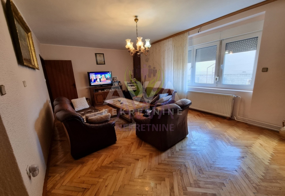 Spratna velika kuća, plac 544m2