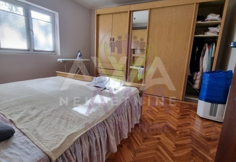 Spratna velika kuća, plac 544m2