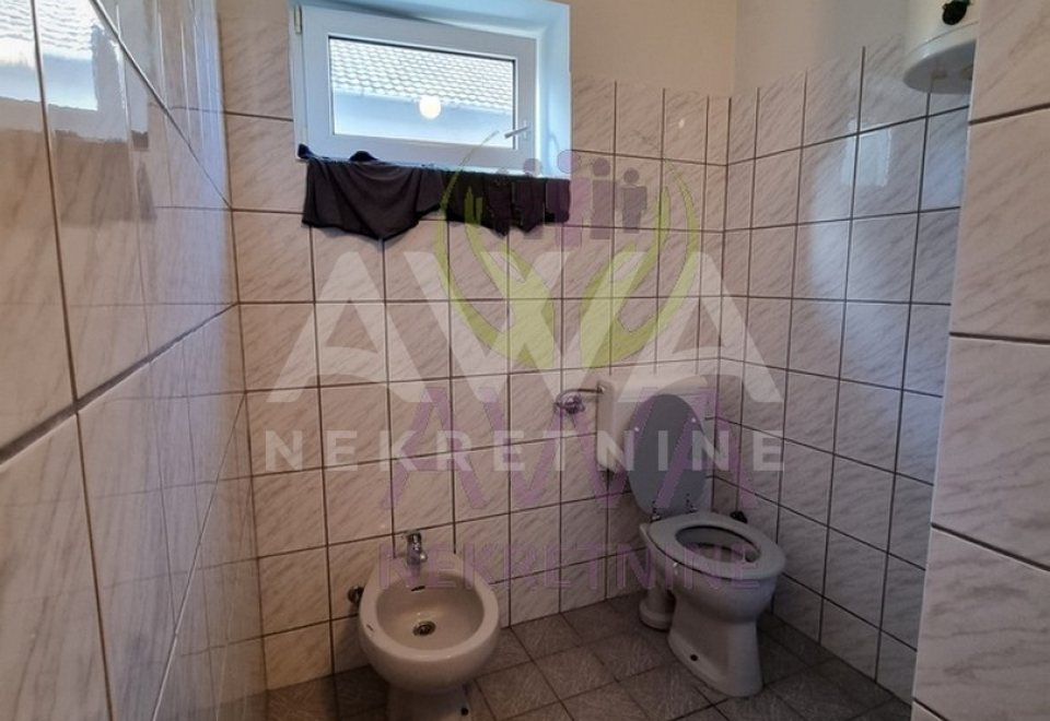 Spratna velika kuća, plac 544m2