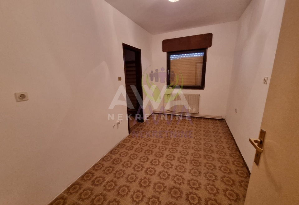Spratna velika kuća, plac 544m2