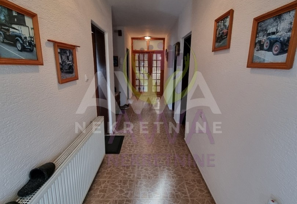 Spratna velika kuća, plac 544m2