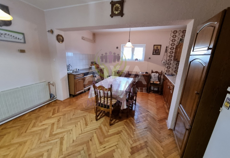 Spratna velika kuća, plac 544m2