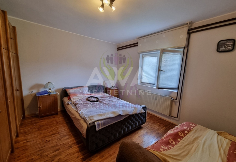Spratna velika kuća, plac 544m2