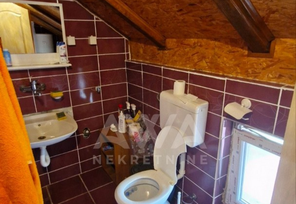 Deronje, Kuća  203 m2 sa lokalom blizu kanala