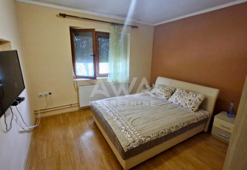 Deronje, Kuća  203 m2 sa lokalom blizu kanala