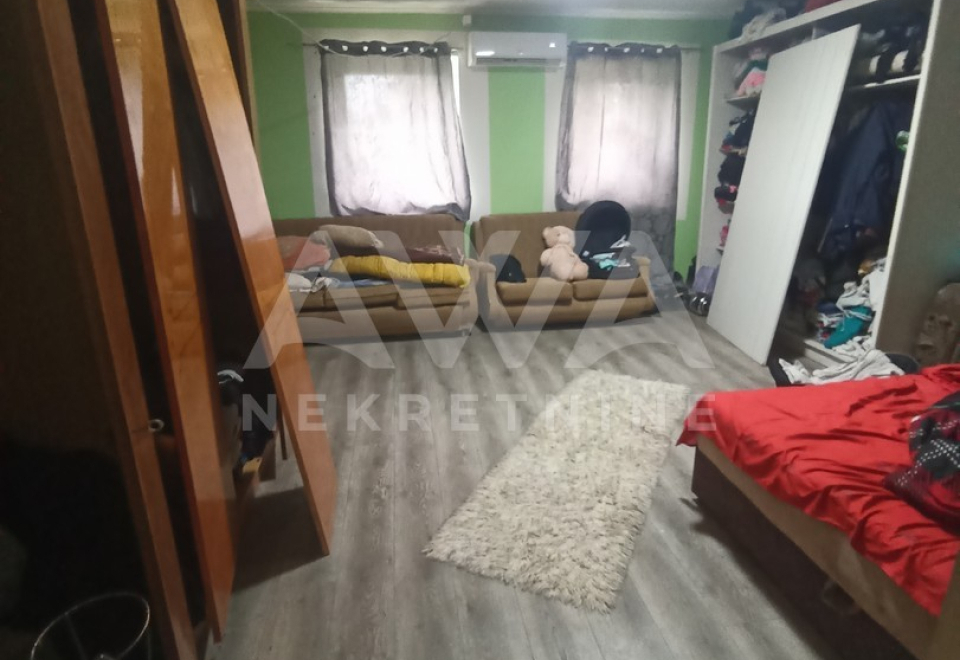 Četvorosobna kuća, 149m2, plac 14ar
