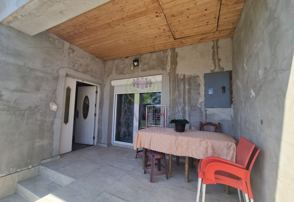 Kuća 163m2 plac 8ar
