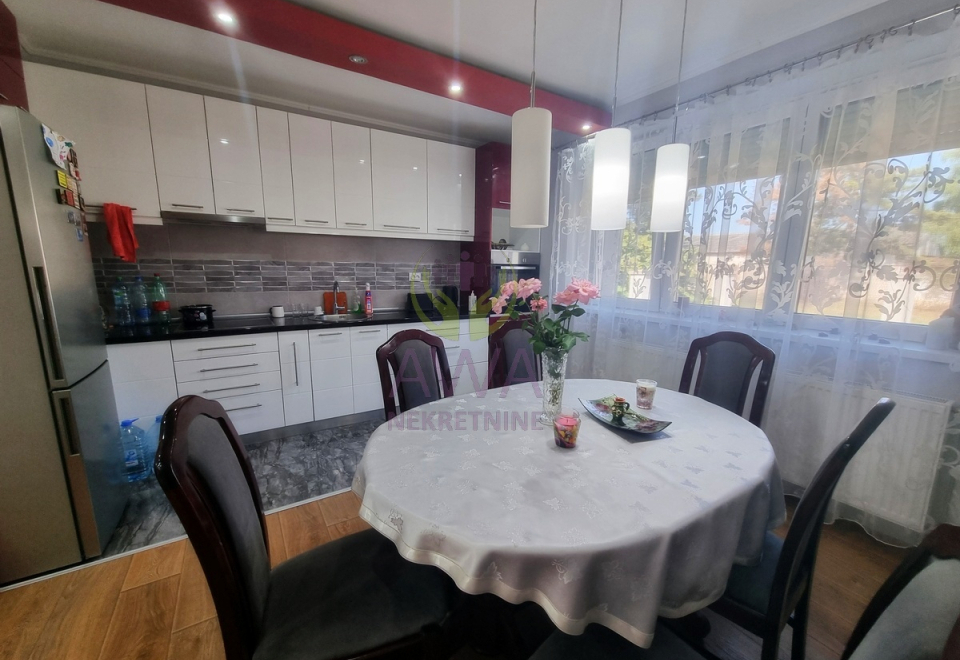 Kuća 163m2 plac 8ar
