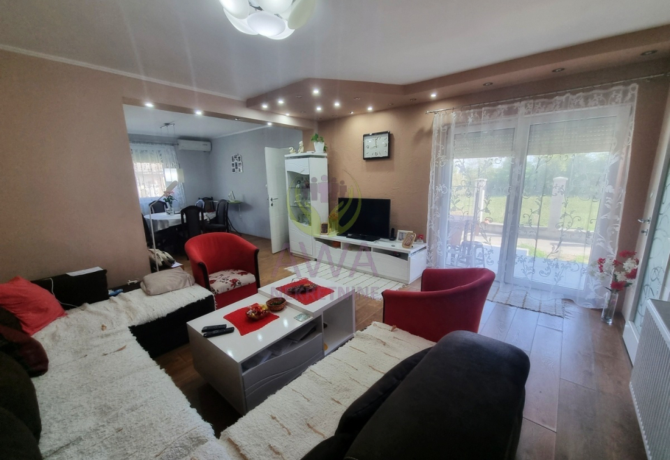 Kuća 163m2 plac 8ar