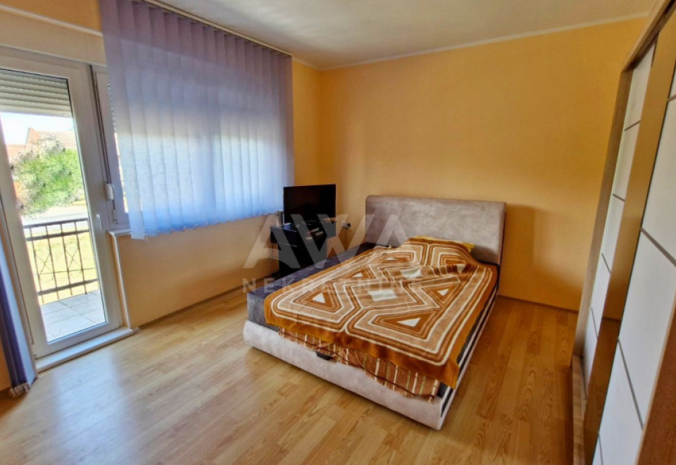 Crvenka, Spratnica od 180 m2 na glavnom putu