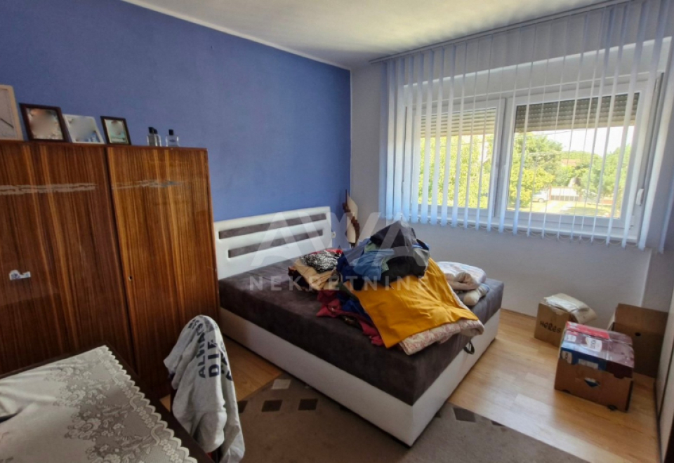 Crvenka, Spratnica od 180 m2 na glavnom putu