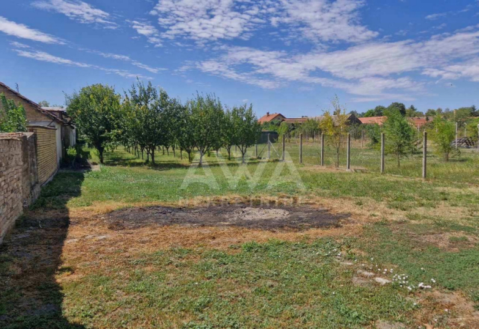 Crvenka, Spratnica od 180 m2 na glavnom putu