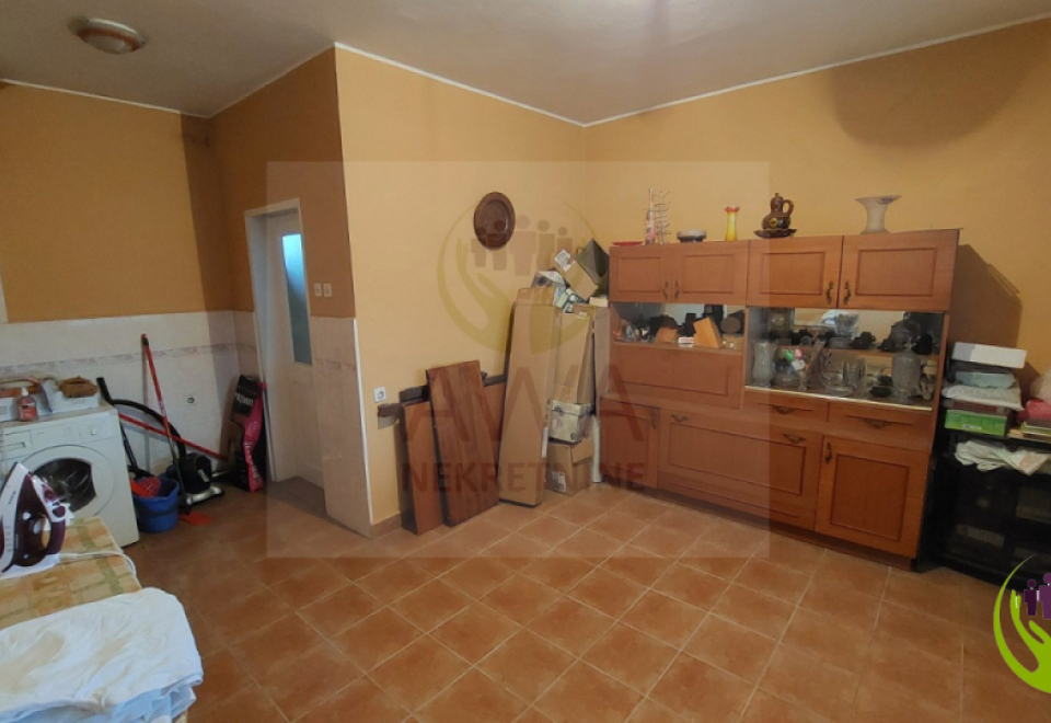 Prizemna kuća u Mlakama, 215 m2 na placu od 702 m2