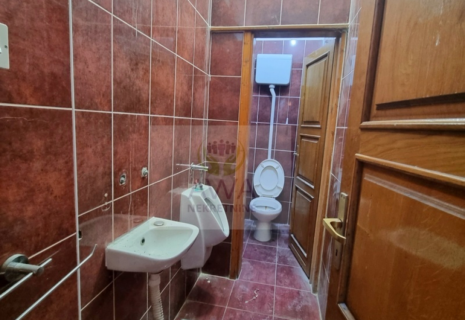 Apatin, centar, pešačka zona 110m2 poslovnog prostora