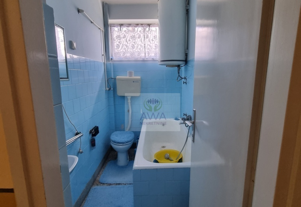 Spratna kuća,168m2 blizu centra Apatina, plac 9ar