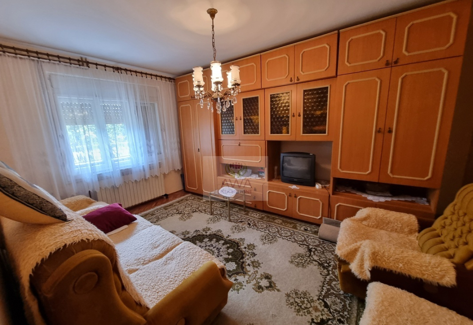 Spratna kuća,168m2 blizu centra Apatina, plac 9ar