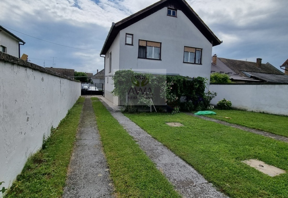 Spratna kuća,168m2 blizu centra Apatina, plac 9ar