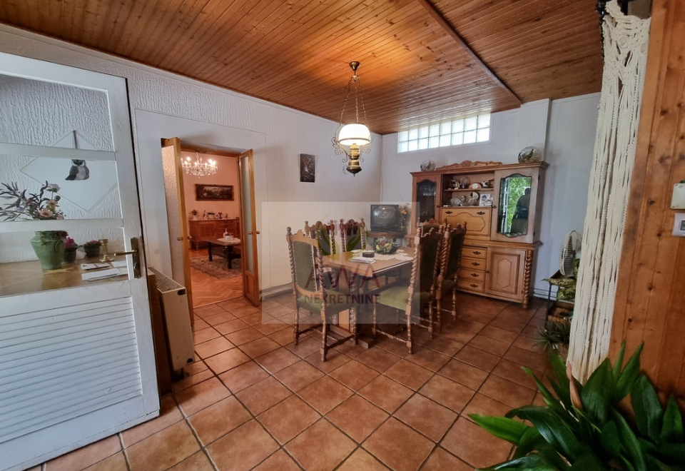 Apatin, kuća 234m2, plac 4ar, glavni put