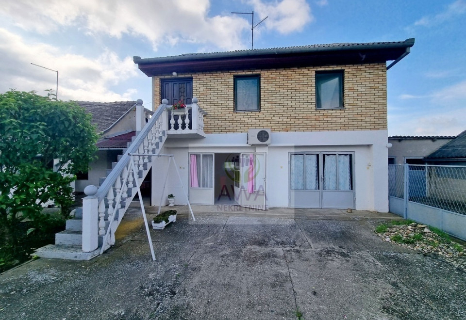 Stapar, kuća 98m2, sa kućom 59m2, plac 11.5a
