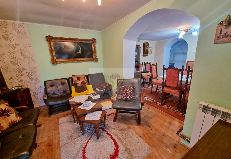 Stapar, kuća 98m2, sa kućom 59m2, plac 11.5a