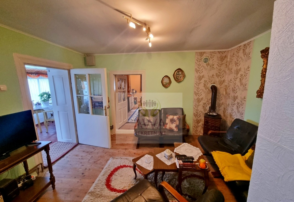 Stapar, kuća 98m2, sa kućom 59m2, plac 11.5a