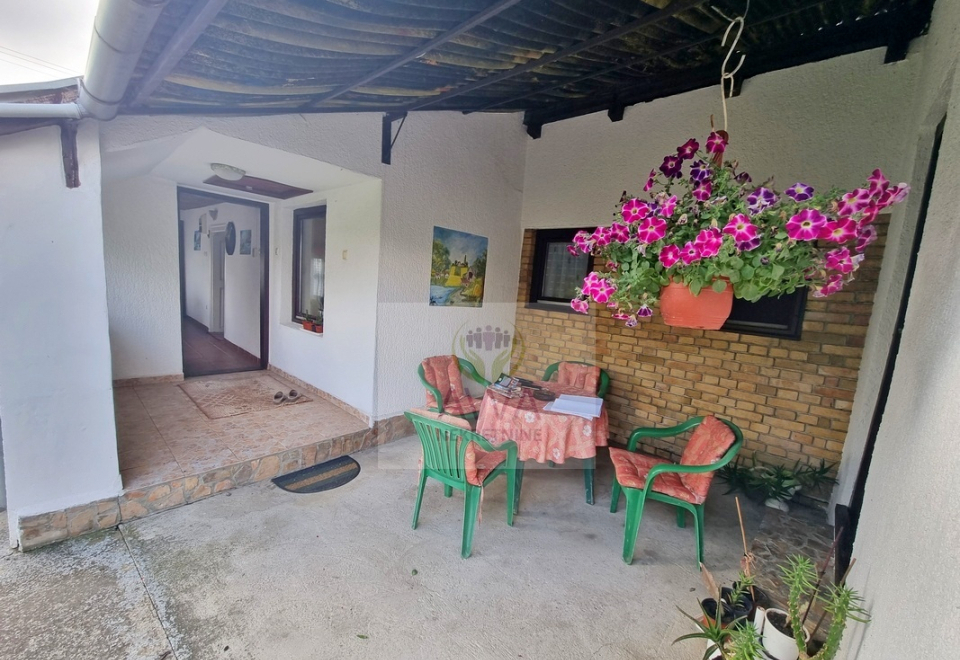 Stapar, kuća 98m2, sa kućom 59m2, plac 11.5a