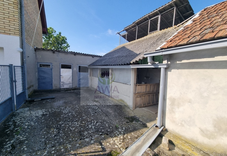 Stapar, kuća 98m2, sa kućom 59m2, plac 11.5a