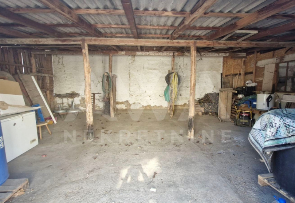 Starogradska kuća u Prigrevici 232 m2